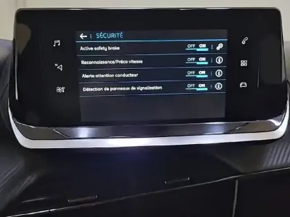 Photo 21 Peugeot 2008  PureTech 130 S&S EAT8