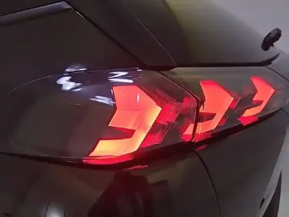 Photo 16 Peugeot 2008  PureTech 130 S&S EAT8