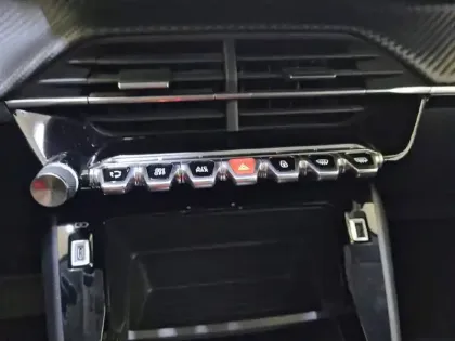 Photo 24 Peugeot 2008  PureTech 130 S&S EAT8