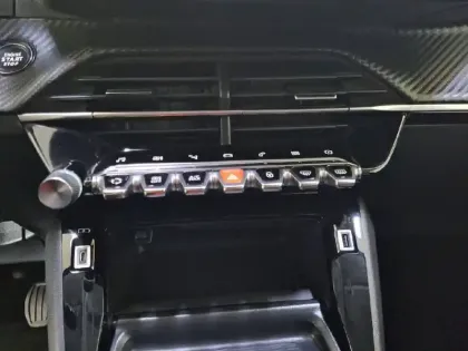 Photo 20 Peugeot 208  PureTech 100 S&S BVM6