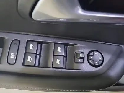 Photo 25 Peugeot 208  PureTech 100 S&S BVM6