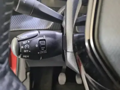 Photo 21 Peugeot 208  PureTech 100 S&S BVM6