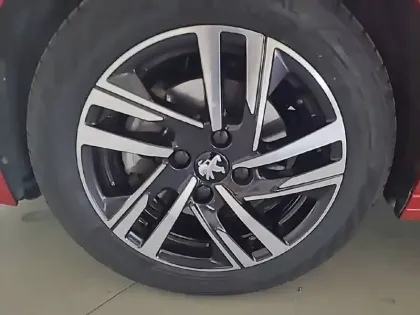 Photo 12 Peugeot 208  PureTech 100 S&S BVM6