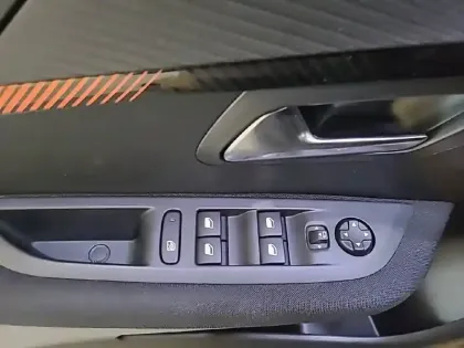 Photo 59 Peugeot 208  PureTech 100 S&S BVM6