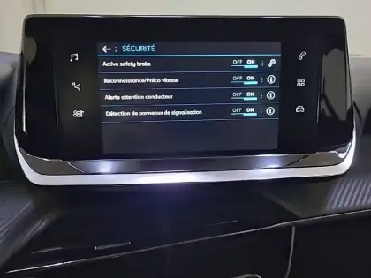 Photo 51 Peugeot 208  PureTech 100 S&S BVM6