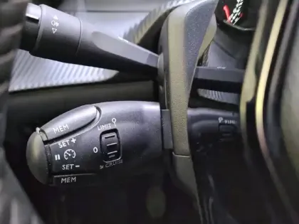 Photo 55 Peugeot 208  PureTech 100 S&S BVM6