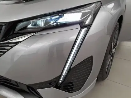 Photo 15 Peugeot 308  BlueHDi 130ch S&S EAT8