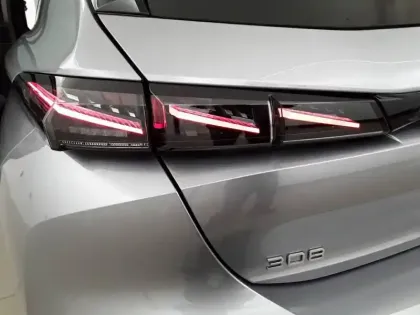 Photo 16 Peugeot 308  BlueHDi 130ch S&S EAT8