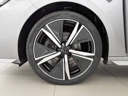 Photo 12 Peugeot 308  BlueHDi 130ch S&S EAT8