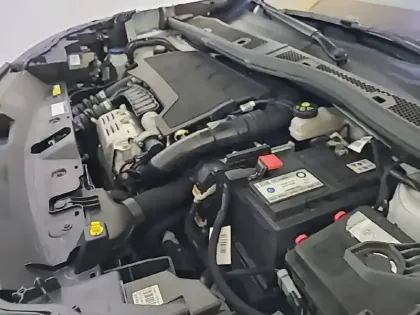 Photo 38 Peugeot 2008  PureTech 130 S&S BVM6