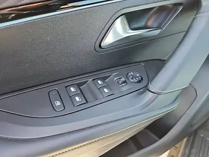 Photo 14 Peugeot 2008  PureTech 130 S&S BVM6