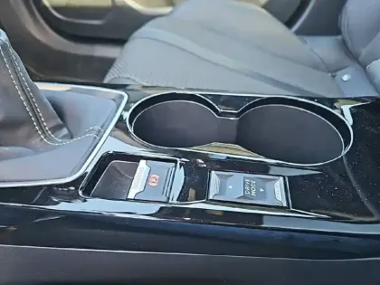 Photo 17 Peugeot 2008  PureTech 130 S&S BVM6