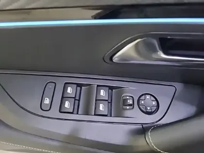 Photo 54 Peugeot 2008  PureTech 130 S&S BVM6