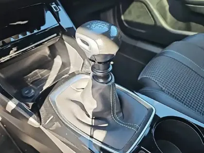 Photo 13 Peugeot 2008  PureTech 130 S&S BVM6