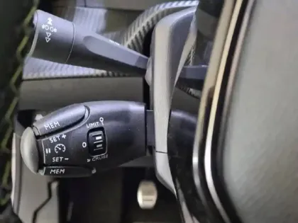 Photo 50 Peugeot 2008  PureTech 130 S&S BVM6