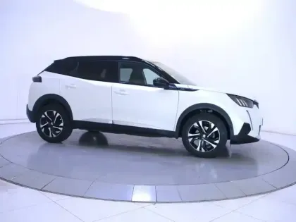 Photo 27 Peugeot 2008  PureTech 130 S&S BVM6