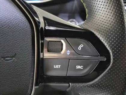 Photo 52 Peugeot 2008  PureTech 130 S&S BVM6