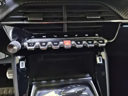 Photo 48 Peugeot 2008  PureTech 130 S&S BVM6