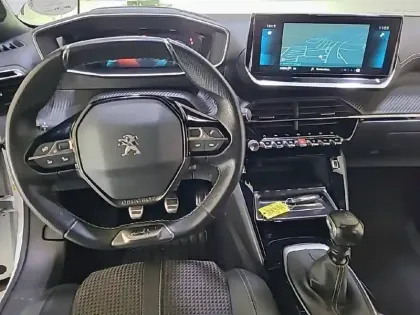 Photo 31 Peugeot 2008  PureTech 130 S&S BVM6