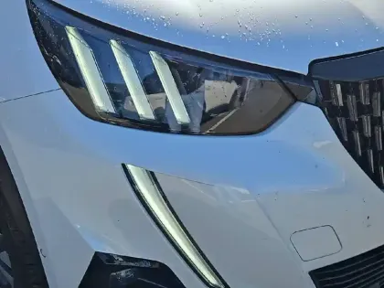 Photo 15 Peugeot 2008  PureTech 130 S&S BVM6