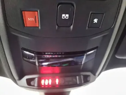 Photo 49 Peugeot 2008  PureTech 130 S&S BVM6