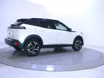 Photo 28 Peugeot 2008  PureTech 130 S&S BVM6