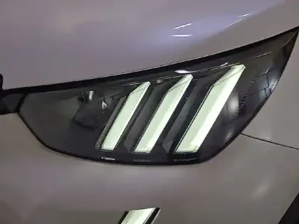 Photo 42 Peugeot 2008  PureTech 130 S&S BVM6