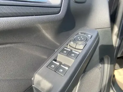 Photo 5 Ford Kuga 2.5 Duratec 180ch Hybrid FlexiFuel ST-Line X Powershift