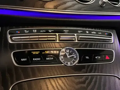 Photo 11 Mercedes Classe E Break 300 de AMG Line