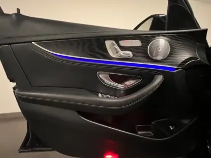 Photo 19 Mercedes Classe E Break 300 de AMG Line