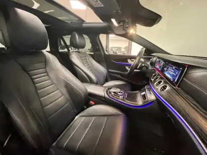 Photo 15 Mercedes Classe E Break 300 de AMG Line