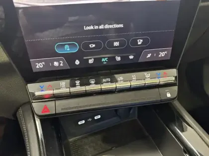 Photo 4 Renault Austral 1.2 E-Tech full hybrid 200ch Iconic- 24