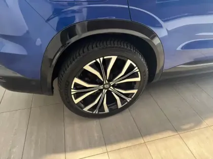 Photo 13 Renault Austral 1.2 E-Tech full hybrid 200ch Iconic- 24