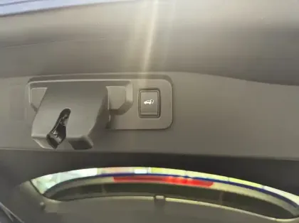 Photo 14 Renault Austral 1.2 E-Tech full hybrid 200ch Iconic- 24