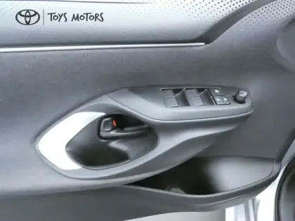 Photo 9 Toyota Yaris 120 VVT-i Design