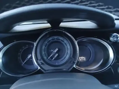 Photo 5 Citroën DS 3 DS3 PureTech 110 S&S So Chic