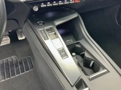 Photo 23 Peugeot 408  PHEV 225 e-EAT8 GT