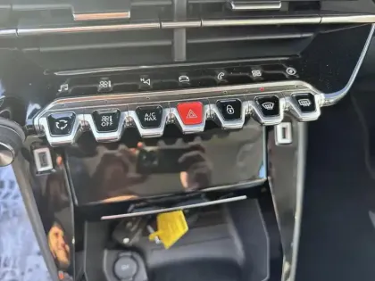 Photo 12 Peugeot 2008  Electrique 136 ch Roadtrip