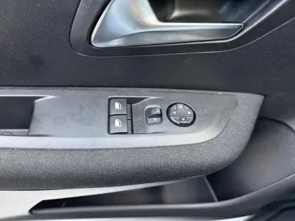 Photo 19 Peugeot 208  PureTech 75 S&S BVM5 Active