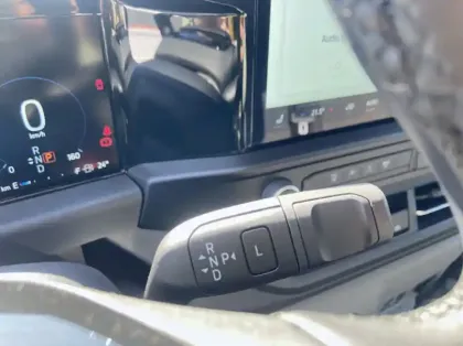 Photo 7 Ford Transit Custom Fg 320 L1H1 2.5 Duratec 232ch Hybride rechargeable Limited CVT