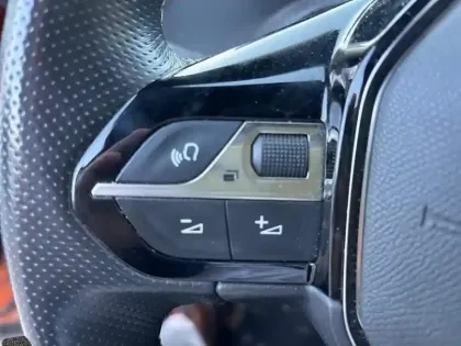 Photo 18 Peugeot 2008  PureTech 130 S&S BVM6 GT