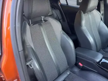 Photo 8 Peugeot 2008  PureTech 130 S&S BVM6 GT