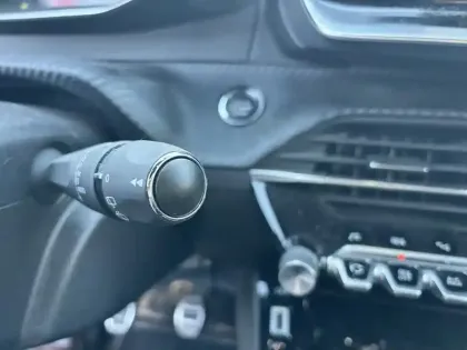 Photo 17 Peugeot 2008  PureTech 130 S&S BVM6 GT