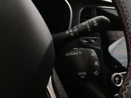 Photo 24 Renault Megane IV BERLINE TCe 140 EDC FAP - 20 R.S. Line