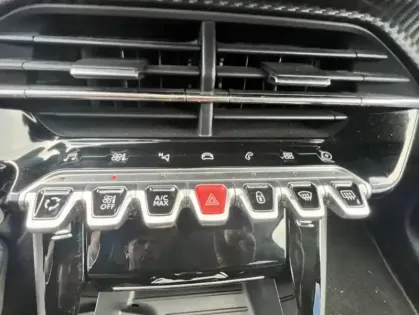 Photo 25 Peugeot 208 II Electrique Allure