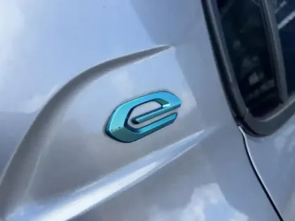 Photo 16 Peugeot 208 II Electrique Allure