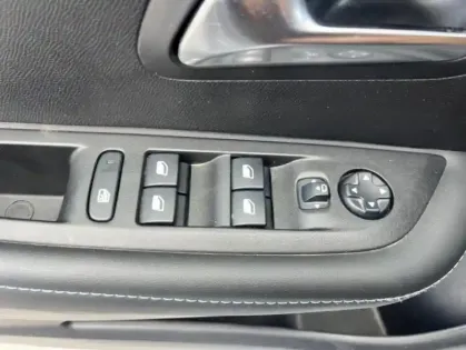 Photo 12 Peugeot 208 II Electrique Allure