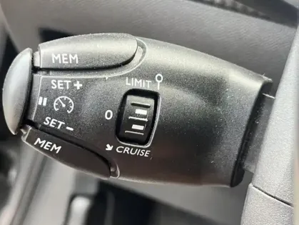 Photo 27 Peugeot 208 II Electrique Allure