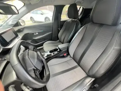 Photo 22 Peugeot 208 II Electrique Allure