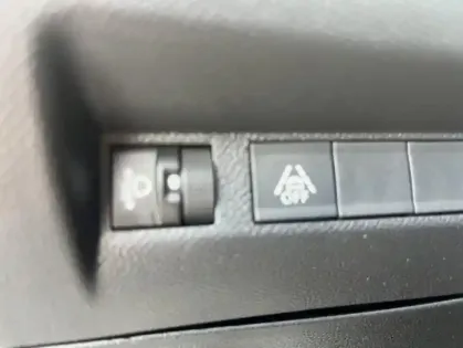 Photo 11 Peugeot 208 II Electrique Allure